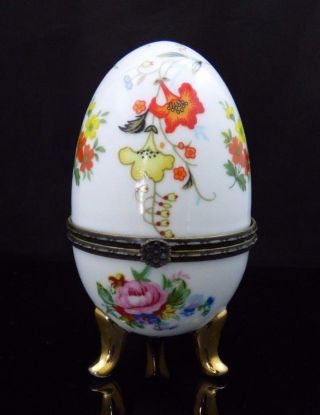 Vintage Porcelain Egg Trinket Box White Floral Flowers Footed Gold Feet Easter