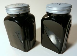 Vintage Black Glass Art Deco Salt and Pepper Shakers 3