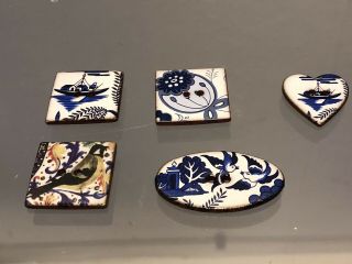 5 Antique Vintage Terracotta Blue Willow Pattern Buttons Unusual Sewing