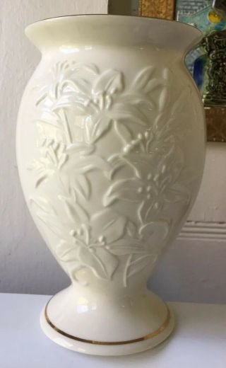 Lenox Masterpiece Ivory Porcelain 24k Gold Trim Vase 8 " Mark