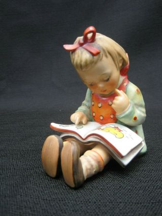 Goebel Hummel Figurine " Bookworm " Cute 1960 - 1972