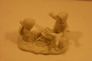 Snowbabies " Where Did He Go " 68411 Department 56 Porcelain Figurine
