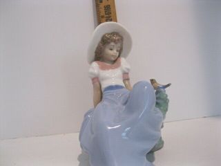 Lladro (nao) Figurine 1042 Girl Listening To Songs Of Bird