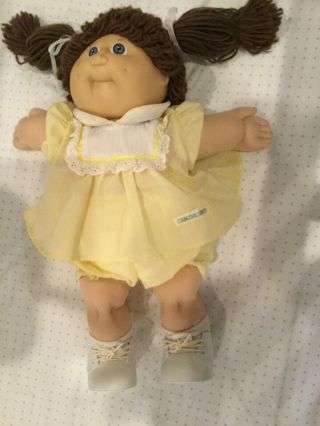 Vintage 1985 Cabbage Patch Girl Doll Brown Hair W/ Yellow Dress 8 Head Mold
