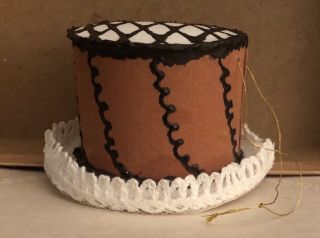 EUC Gladys Boalt Chocolate Cake With Icing On Plate Ornament (2009) 2