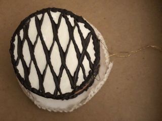 EUC Gladys Boalt Chocolate Cake With Icing On Plate Ornament (2009) 4