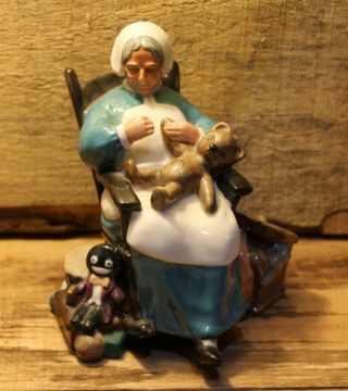 Royal Doulton England Porcelain Figurine 1957 Nanny W/ Teddy Bear Hn 2221