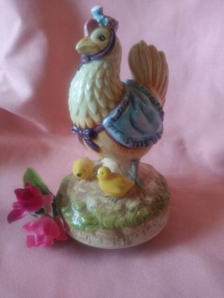 Schmid Beatrix Potter Music Box Sally Henny Penny Plays " Ginger & Pickles "