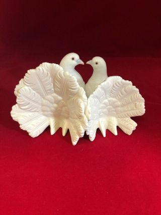Lladro ' Couple of Doves ' 1169 Porcelain Figurine Retail over $200.  00 2