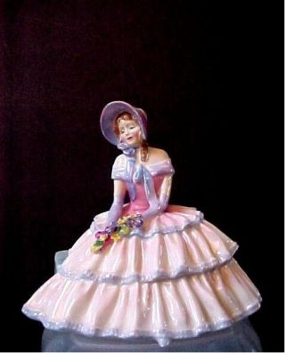 Royal Doulton Figurine Daydreams Hn 1731 5 - 3/4 " Tall