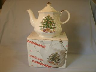Vtg Christmas Celebrate Teapot Made In Japan 40 Oz Capacity