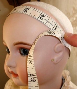 Vintage LA SIOUX boxed DOLL WIG Auburn curly bangs size 10 - 11 Tagged LAUREL 5