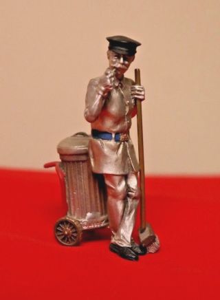 Hudson The Villagers Winter Pewter Figurine 5241 Cliff The Resting Sweeper