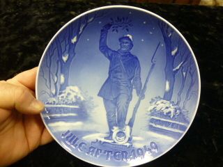 Bing & Grondahl / B&g 1949 Christmas Plate " Danish Soldier " S&h