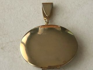 Vintage gold tone locket pendant with antique picture on front 3