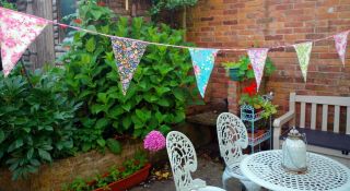 VINTAGE CHIC FLORAL DOUBLE SIDED FABRIC BUNTING 12 FEET - 8 LARGE FLAGS PARTY aR 2