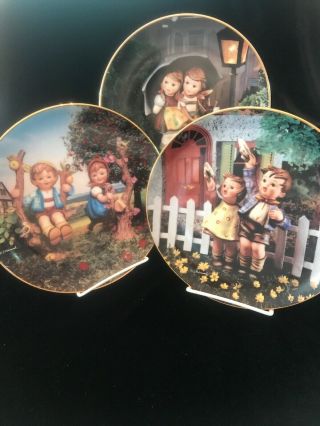 Set Of 3 Vintage M.  J.  Hummel Collector Plates Little Companions,  Perfect