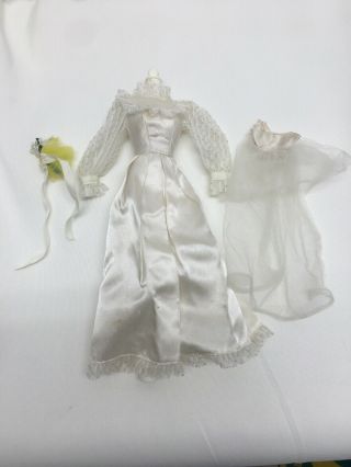 Vintage Barbie Doll 1974 Gets Up And Goes Bridal 7839 Dress Veil Bouquet