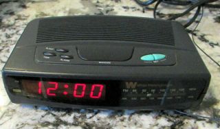 White - Westinghouse Model Wcr15313 Am/fm Clock Radio And Alarm