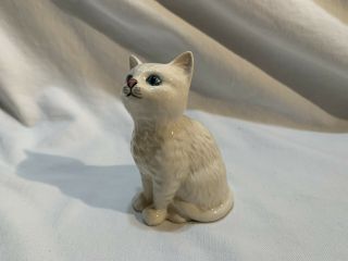 Vintage Royal Doulton Sitting White Cat With Blue Eyes 4” Tall England