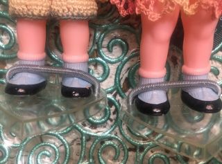 VINTAGE KNICKERBOCKER BOY & GIRL SIDE GLANCE JOINTED ARMS RATTLE DOLLS W Stands 5