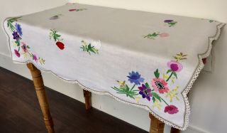 Vintage Linen & Crochet Hand Embroidered Tablecloth English Country Poppies 3