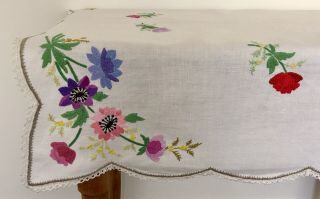 Vintage Linen & Crochet Hand Embroidered Tablecloth English Country Poppies 4