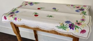 Vintage Linen & Crochet Hand Embroidered Tablecloth English Country Poppies 5