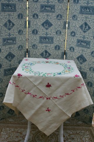 Stunning Vintage Expertly Hand Embroidered Linen Tablecloth Florals.