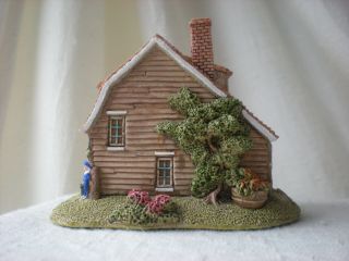 Lilliput Lane The Nutshell Handmade Miniature Cottage