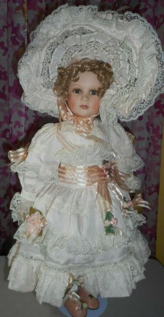 1998 - Gustave F Wolff - Victorian - Porcelain - Doll - A00320 - 20 "