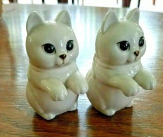 Fitz & Floyd White Begging Cats Salt & Peppers,  Hand Painted,  Adorable 2 1/2 "