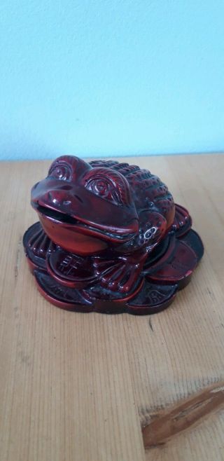 Vintage Red Resin Chinese 3 Legged Frog With Coin Feng Shui Collectable