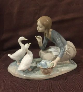 Lladro Porcelain Figurine Girl Feeding 2 Ducks 4849 Retired Spain