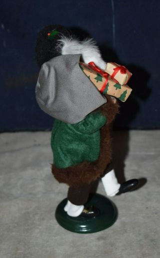 1997 BYERS CHOICE CAROLER SANTA DANCING WITH PIPE AND PRESENTS BAG TOYS 3