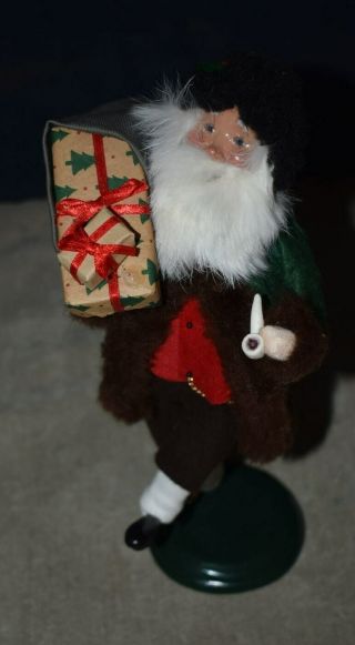1997 BYERS CHOICE CAROLER SANTA DANCING WITH PIPE AND PRESENTS BAG TOYS 5