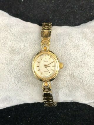 Vintage Ladies Timex Quartz Gold Tone Stretchy Band Watch Battery 2