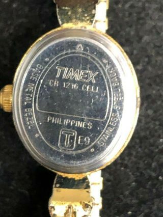 Vintage Ladies Timex Quartz Gold Tone Stretchy Band Watch Battery 4