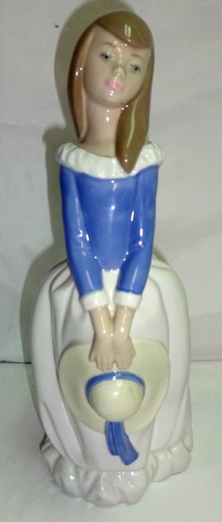 Lladro Nao Daisa 1982 Spain Girl With Hat In Her Hand