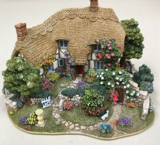 Lilliput Lane Cottage - " The Enchanted Garden " Handmade England - Code L2410 Details