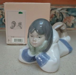 Nao By Lladro 1298 " Dreaming On The Ice " Eskimo Inuit Girl On Her Stomach - Mib