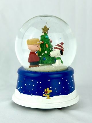 Hallmark Peanuts 50th Anniv.  Snoopy & Charlie Brown Christmas Musical Snow Globe