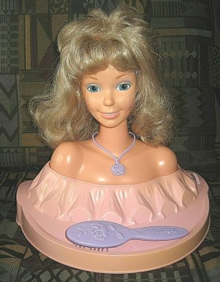 Vintage 1983 Pose Me Pretty Barbie Beauty Rotating Head For Hair Styling