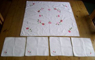 Vintage Appliqued Table Cloth With 4 Napkins Fruit Themed