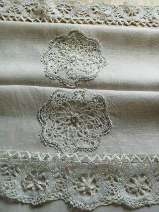 Vintage Hand Embroidered Madeira Lace Insert Crochet Edge Linen Tablecoth