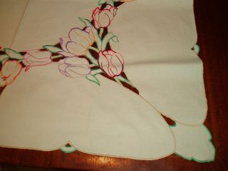 VINTAGE LINEN EMBROIDERED TULIP DESIGN TABLE CLOTH 33 