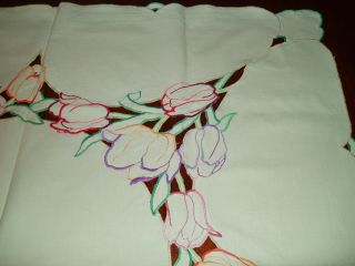 VINTAGE LINEN EMBROIDERED TULIP DESIGN TABLE CLOTH 33 
