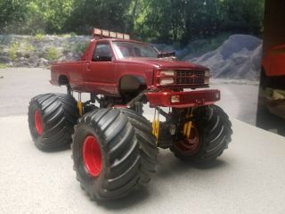 Chevy Monster Truck Parts Built Model Junkyard Diorama 1/25