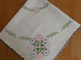 VINTAGE EMBROIDERED CUT WORK 40 INCHES SQUARE APPROX TABLE CLOTH 3