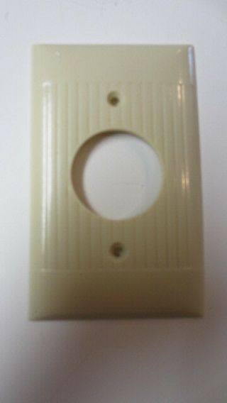 Vintage Ivory Bakelite Ribbed Sierra Electric Single Round Outlet Cover